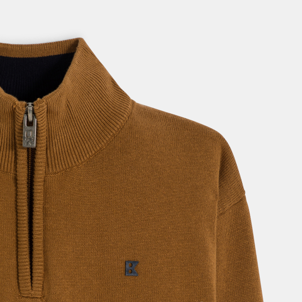 بلوفر بياقة عالية بني اللون للأولاد